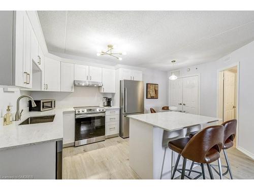 104-4005 Kilmer Drive, Burlington, ON - Indoor Photo Showing Kitchen With Stainless Steel Kitchen With Upgraded Kitchen