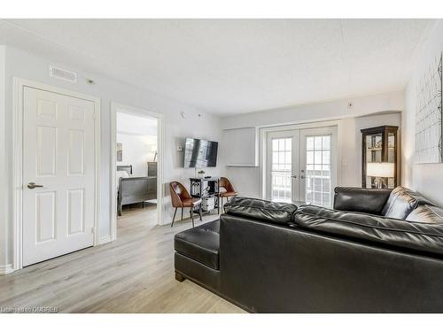 104-4005 Kilmer Drive, Burlington, ON - Indoor Photo Showing Kitchen With Stainless Steel Kitchen