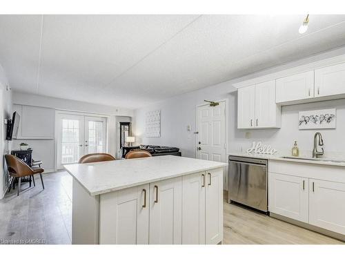 104-4005 Kilmer Drive, Burlington, ON - Indoor Photo Showing Kitchen