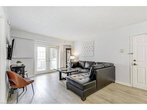 104-4005 Kilmer Drive, Burlington, ON - Indoor Photo Showing Living Room