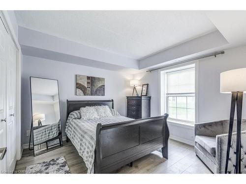 104-4005 Kilmer Drive, Burlington, ON - Indoor Photo Showing Bedroom