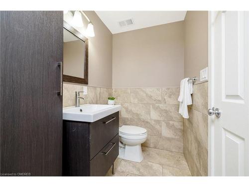 5277 Cindy Lane, Burlington, ON - Indoor Photo Showing Bathroom