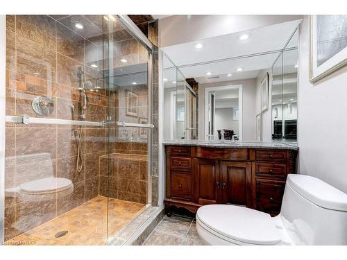 371 Strathcona Drive, Burlington, ON - Indoor Photo Showing Bathroom