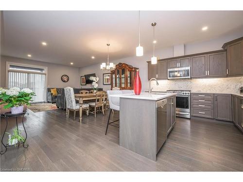 4111 Village Creek Drive, Fort Erie, ON - Indoor Photo Showing Kitchen With Upgraded Kitchen