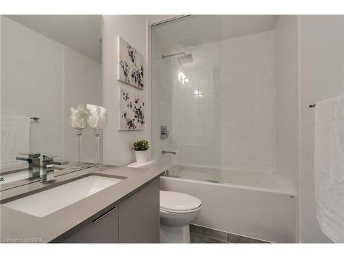 345-2485 Taunton Road, Oakville, ON - Indoor Photo Showing Bathroom