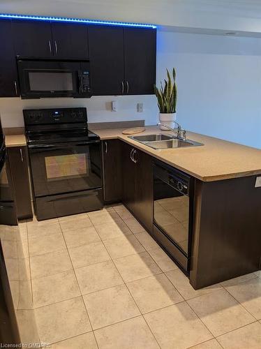19-19 Hays Boulevard, Oakville, ON - Indoor Photo Showing Kitchen With Double Sink