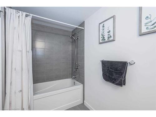 301-25 Kay Crescent, Guelph, ON - Indoor Photo Showing Bathroom