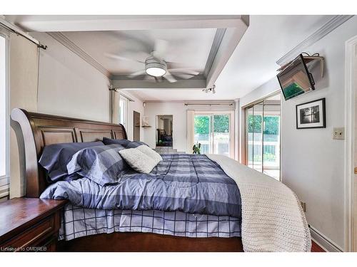 908 Partridge Drive, Burlington, ON - Indoor Photo Showing Bedroom