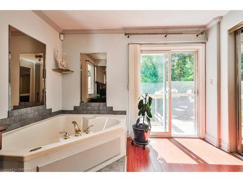 908 Partridge Drive, Burlington, ON - Indoor Photo Showing Bathroom