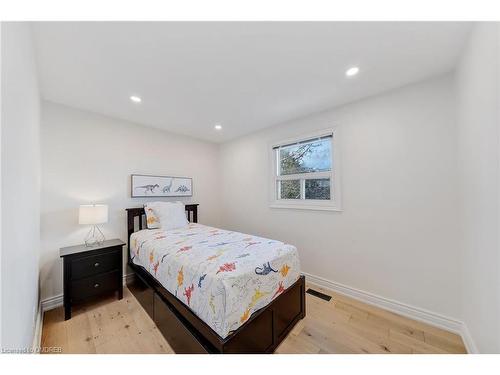 24 Osborne Crescent, Oakville, ON - Indoor Photo Showing Bedroom