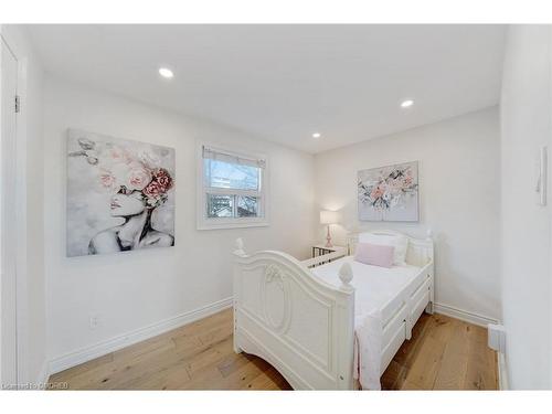 24 Osborne Crescent, Oakville, ON - Indoor Photo Showing Bedroom