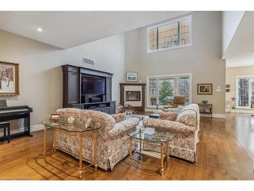 298 River Side Drive, Oakville, ON - Indoor Photo Showing Living Room