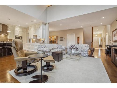 298 River Side Drive, Oakville, ON - Indoor Photo Showing Living Room