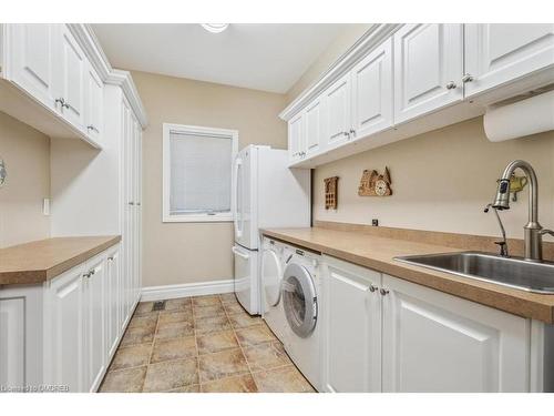 298 River Side Drive, Oakville, ON - Indoor Photo Showing Laundry Room