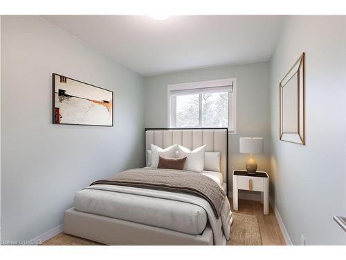 138 Oakdale Drive, Oakville, ON - Indoor Photo Showing Bedroom