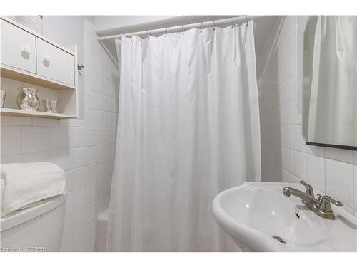 138 Oakdale Drive, Oakville, ON - Indoor Photo Showing Bathroom