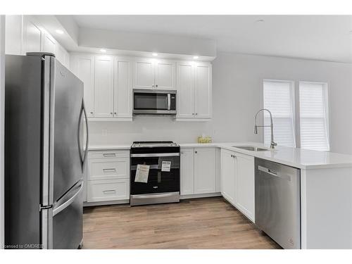38 Allison Lane, Midland, ON - Indoor Photo Showing Kitchen With Upgraded Kitchen