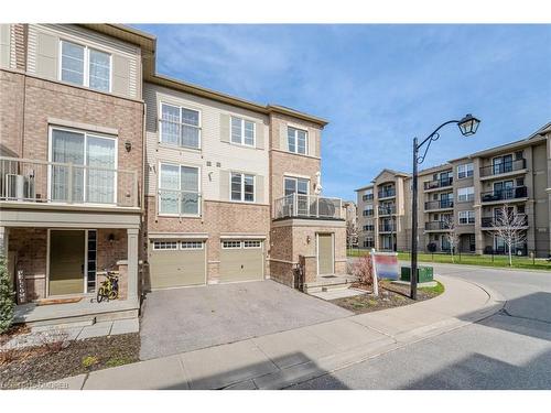 101-165 Hampshire Way, Milton, ON - Outdoor With Balcony With Facade