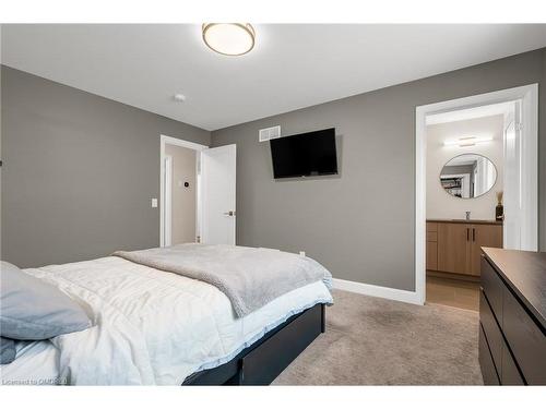 3822 Simpson Lane, Fort Erie, ON - Indoor Photo Showing Bedroom