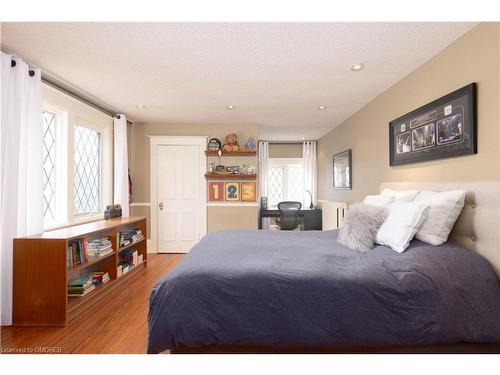 329 Douglas Avenue, Oakville, ON - Indoor Photo Showing Bedroom