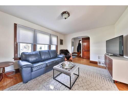 222 Alexandra Street, Port Colborne, ON - Indoor Photo Showing Living Room