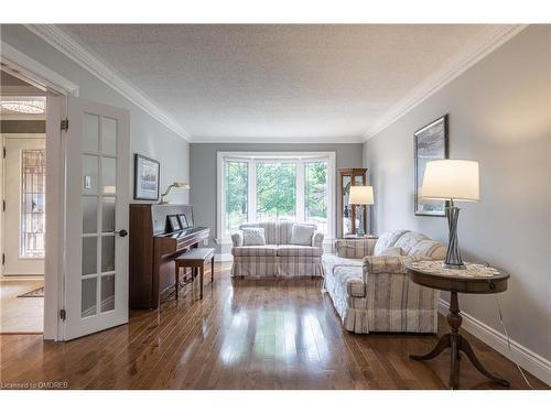 1210 Beechgrove Crescent, Oakville, ON - Indoor Photo Showing Living Room