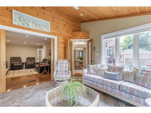 1210 Beechgrove Crescent, Oakville, ON - Indoor Photo Showing Living Room