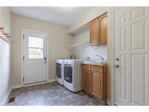 1210 Beechgrove Crescent, Oakville, ON - Indoor Photo Showing Laundry Room