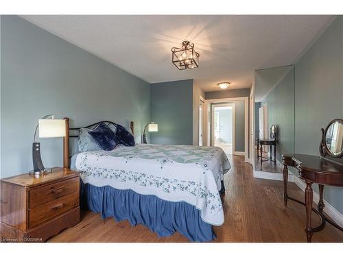 1210 Beechgrove Crescent, Oakville, ON - Indoor Photo Showing Bedroom