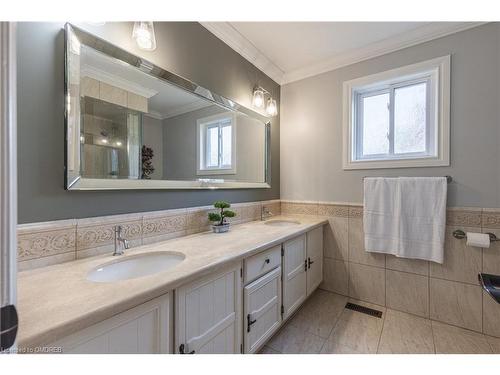 1210 Beechgrove Crescent, Oakville, ON - Indoor Photo Showing Bathroom
