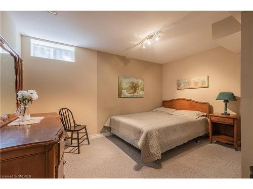 1210 Beechgrove Crescent, Oakville, ON - Indoor Photo Showing Bedroom