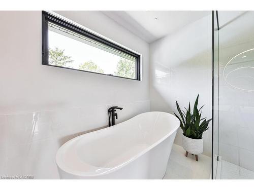 18 Karendale Crescent, Flamborough, ON - Indoor Photo Showing Bathroom