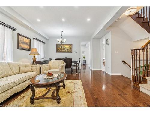 3331 Ruth Fertel Drive, Mississauga, ON - Indoor Photo Showing Living Room