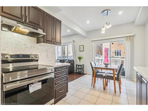3331 Ruth Fertel Drive, Mississauga, ON - Indoor Photo Showing Kitchen With Upgraded Kitchen