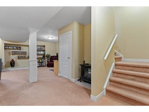 2468 Sutton Drive, Burlington, ON - Indoor Photo Showing Other Room