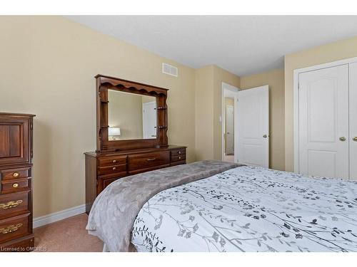 2468 Sutton Drive, Burlington, ON - Indoor Photo Showing Bedroom