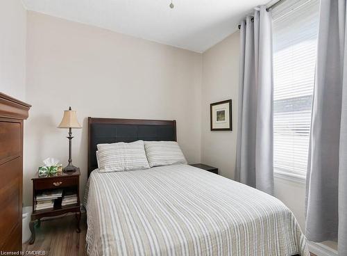 40 Niagara Street, Brantford, ON - Indoor Photo Showing Bedroom