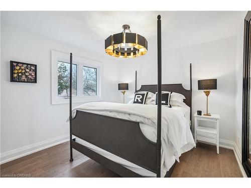384 Claremont Crescent, Oakville, ON - Indoor Photo Showing Bedroom