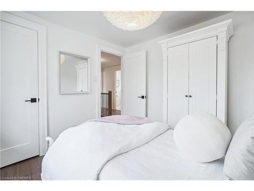 384 Claremont Crescent, Oakville, ON - Indoor Photo Showing Bedroom