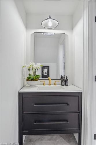 384 Claremont Crescent, Oakville, ON - Indoor Photo Showing Bathroom