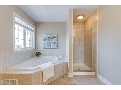 2711 North Ridge Trail, Oakville, ON - Indoor Photo Showing Bathroom