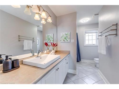 2711 North Ridge Trail, Oakville, ON - Indoor Photo Showing Bathroom