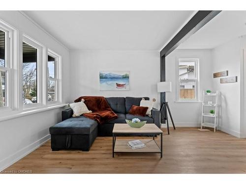 131 Duncan Street, Welland, ON - Indoor Photo Showing Living Room