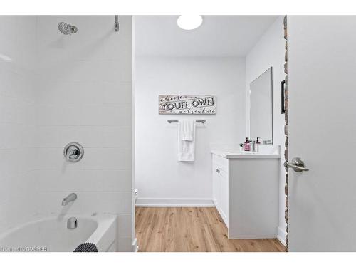 131 Duncan Street, Welland, ON - Indoor Photo Showing Bathroom