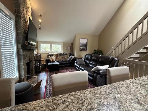 10-200 Escarpment Crescent, Collingwood, ON - Indoor Photo Showing Living Room