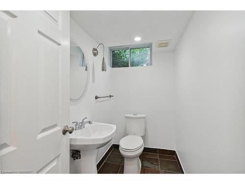 600 Weynway Court, Oakville, ON - Indoor Photo Showing Bathroom
