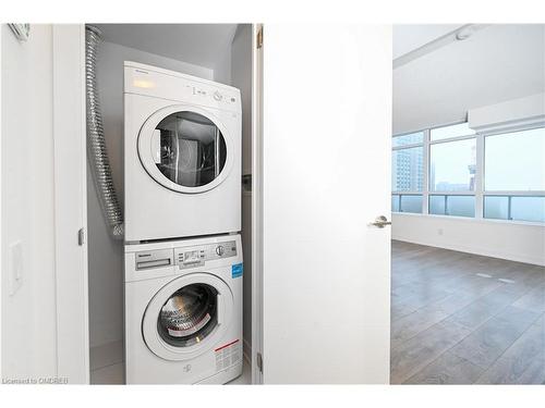 808-365 Church Street, Toronto, ON - Indoor Photo Showing Laundry Room