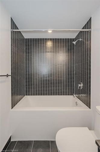 522-1 Jarvis Street, Hamilton, ON - Indoor Photo Showing Bathroom