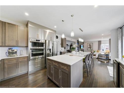 5115 Rose Avenue, Beamsville, ON - Indoor Photo Showing Kitchen With Upgraded Kitchen