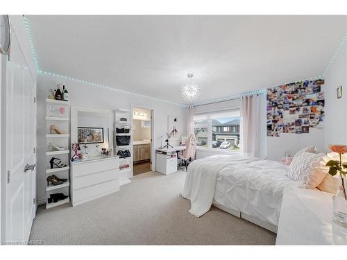 5115 Rose Avenue, Beamsville, ON - Indoor Photo Showing Bedroom